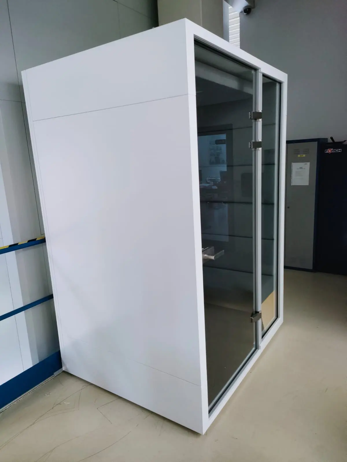 M3 3-person booth — Gliwice implementation, soundproofing for conversations in open space