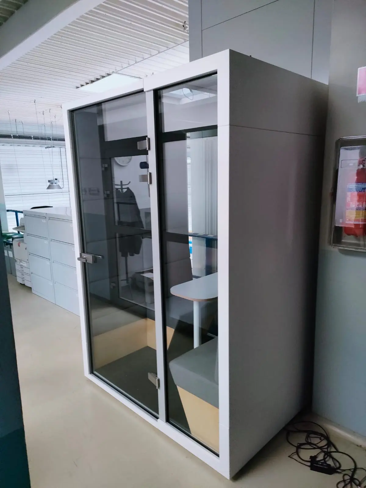 Quiet meeting zone in open-plan office — M3 3-person booth, Gliwice implementation