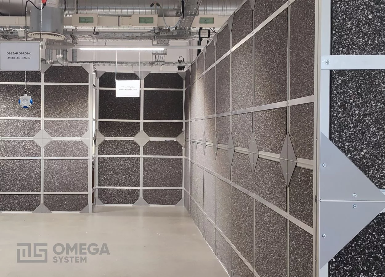 Q soundproofing enclosure on production floor — sound insulation up to 13 dB in modular system