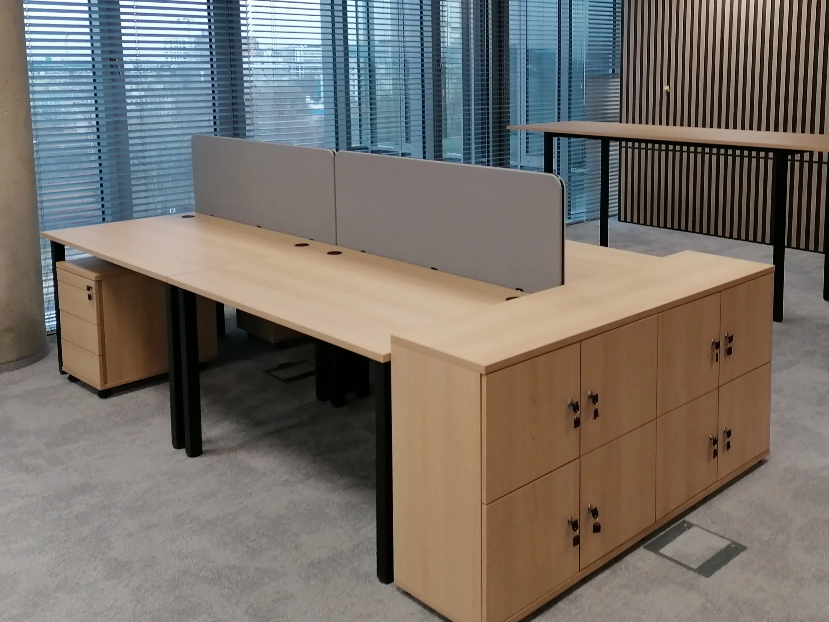 Weiche schallabsorbierende SEAL Trennwände — Schreibtischteiler für Open-Space-Büro, Warschau