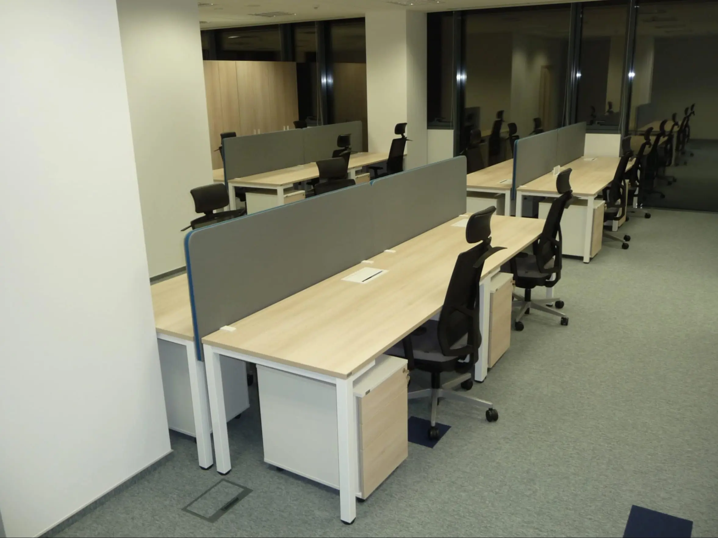 Soft Schreibtischteiler für Doppelschreibtische — Arbeitsplatztrennung im Open-Space
