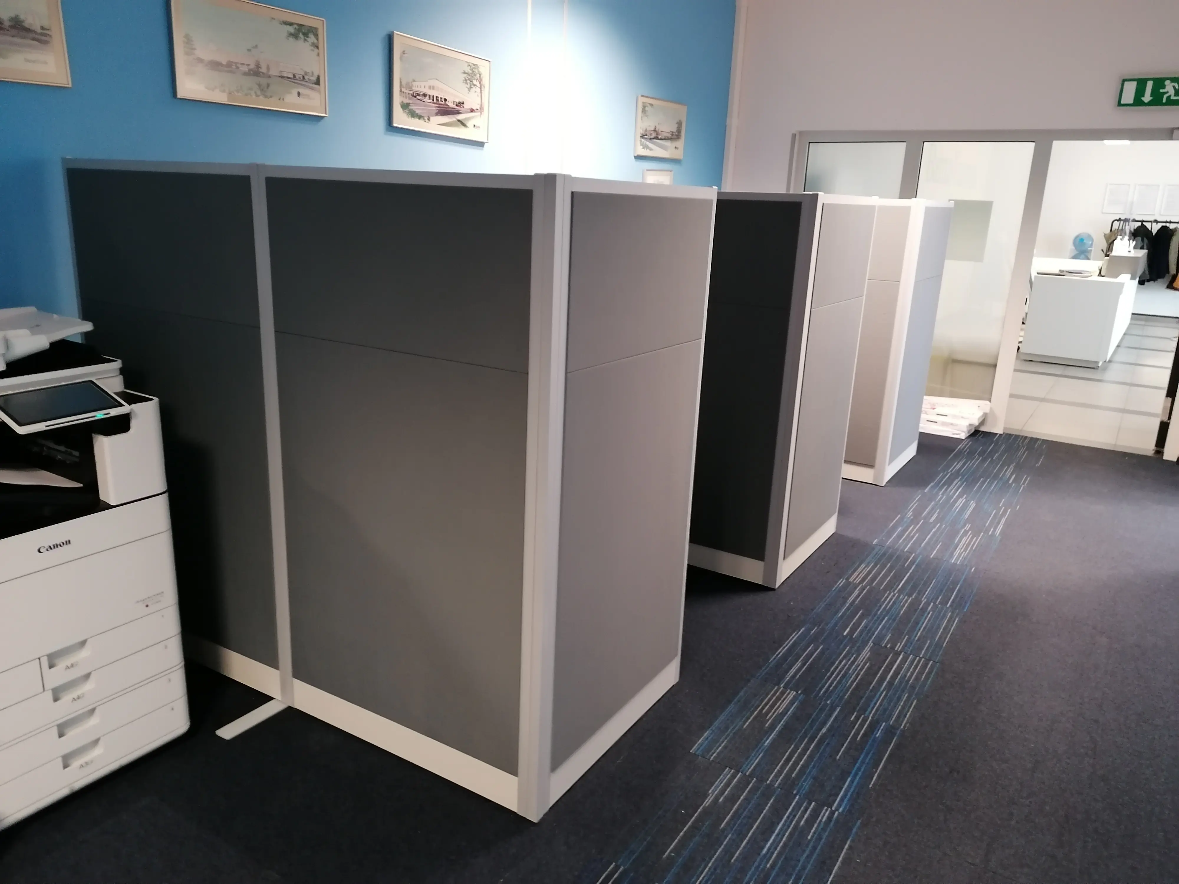 System 20 — Arbeitsplatzabtrennung und Lärmschutz im Open-Space-Büro