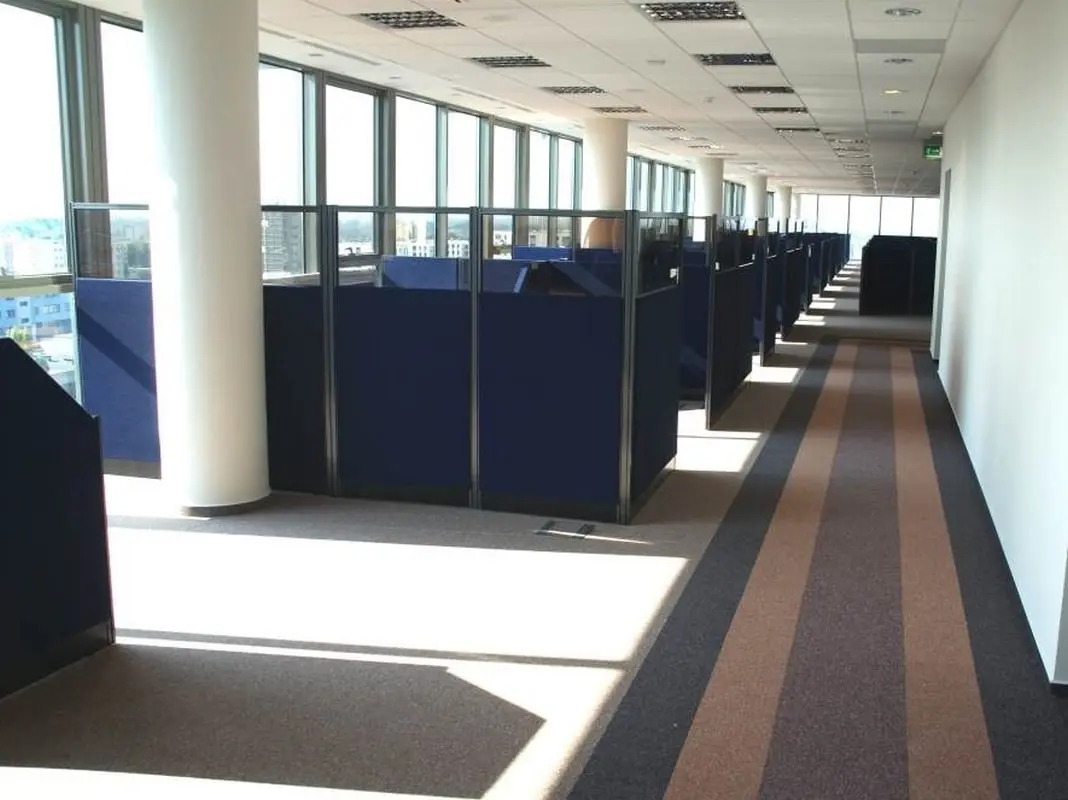 System 32 Bürotrennwände — modulare Aluminiumraumteiler im Open-Space-Büro, Raumaufteilung