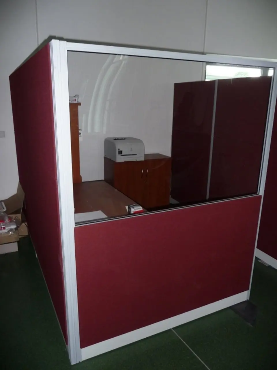System 32 ruhigere Arbeits-Cubicles — gepolsterte Aluminiumtrennwände mit Akustikschaum, Lärmreduktion bis 15 dB