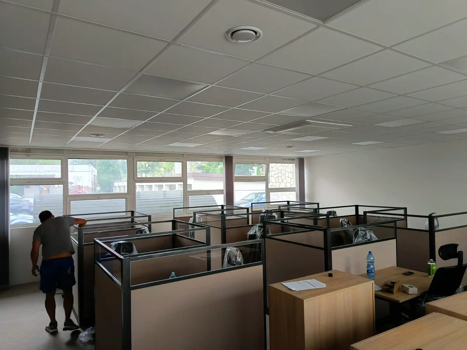 Modern Office Partitions Kielce: How We Soundproofed a Call Center Without Blocking the Light
