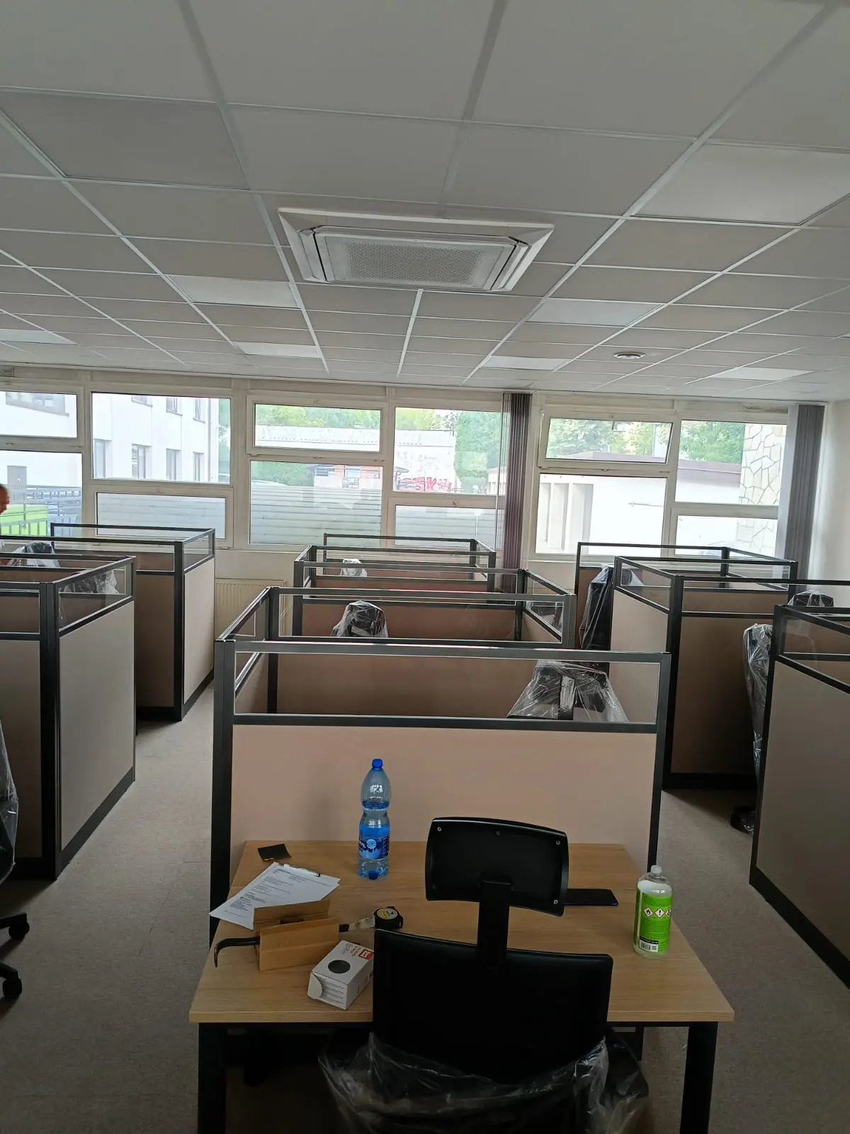 Modern Office Partitions Kielce: How We Soundproofed a Call Center Without Blocking the Light