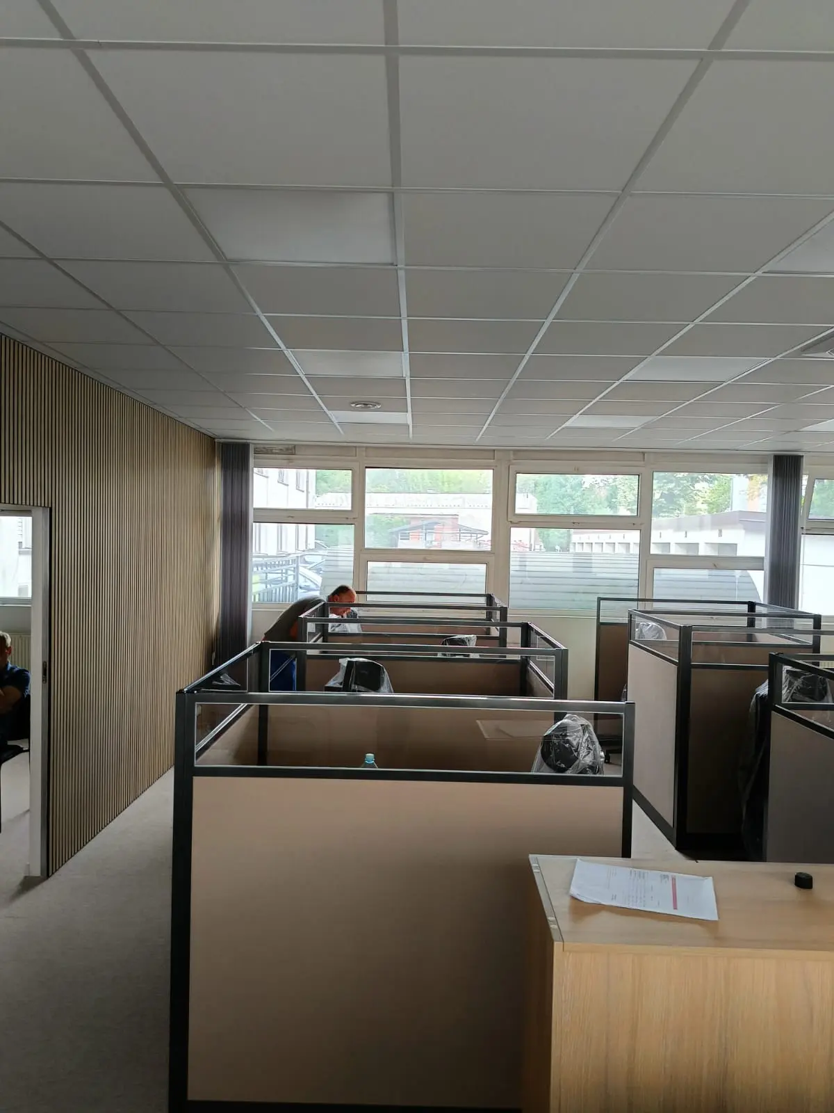 Modern Office Partitions Kielce: How We Soundproofed a Call Center Without Blocking the Light