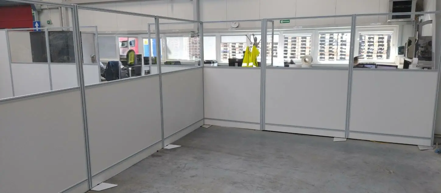 Modulare Trennwände Danzig: Büro von Kälte und Lärm in der Lagerhalle trennen